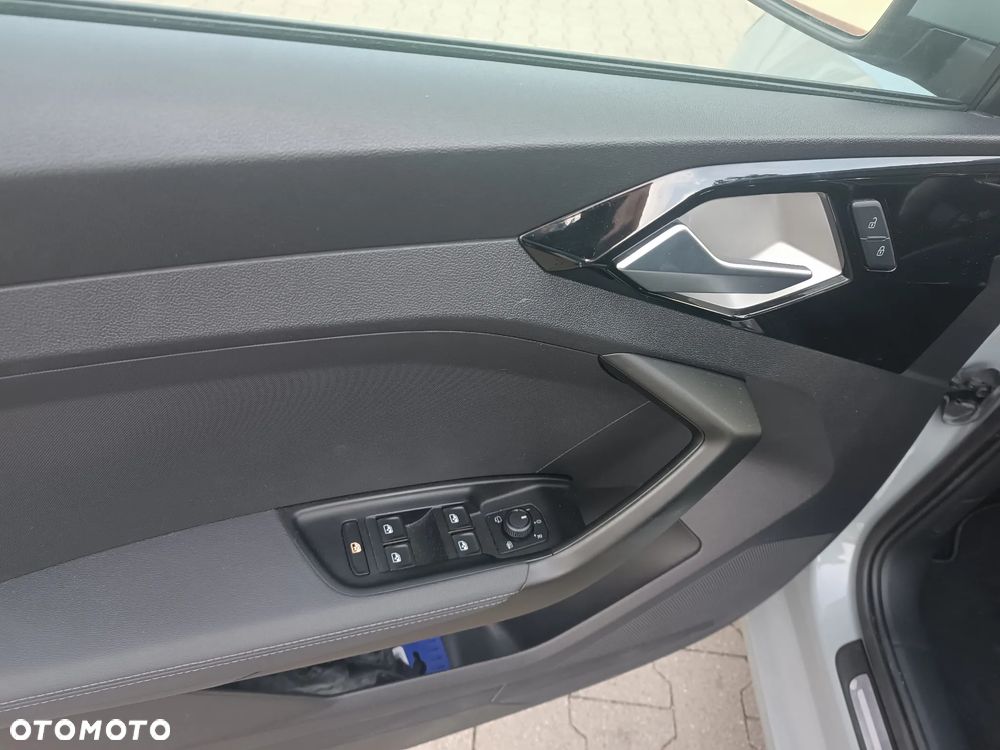 Audi A1 Sportback 25 TFSI Advanced S tronic - 13