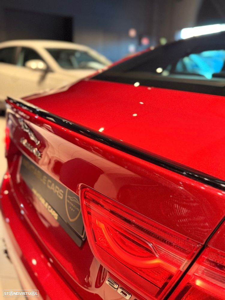 Jaguar XE 2.0 D R-Dynamic S - 18