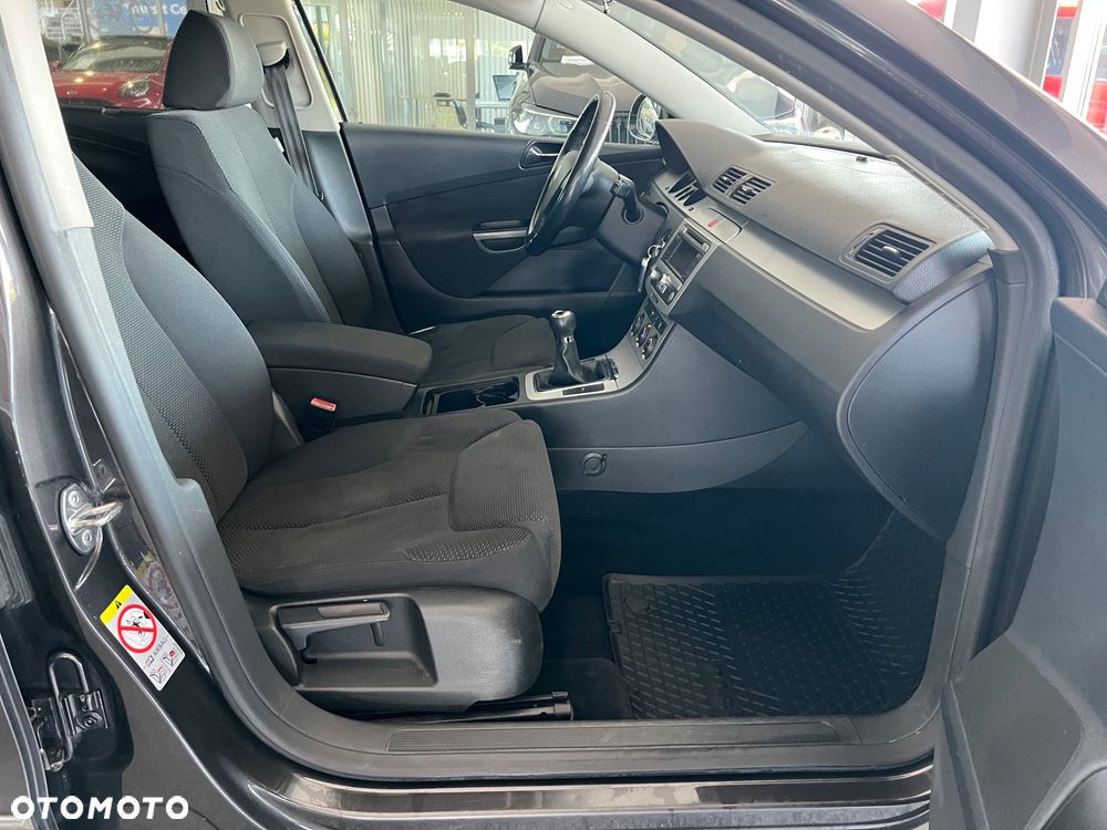 Volkswagen Passat 2.0 TDI Comfortline - 39