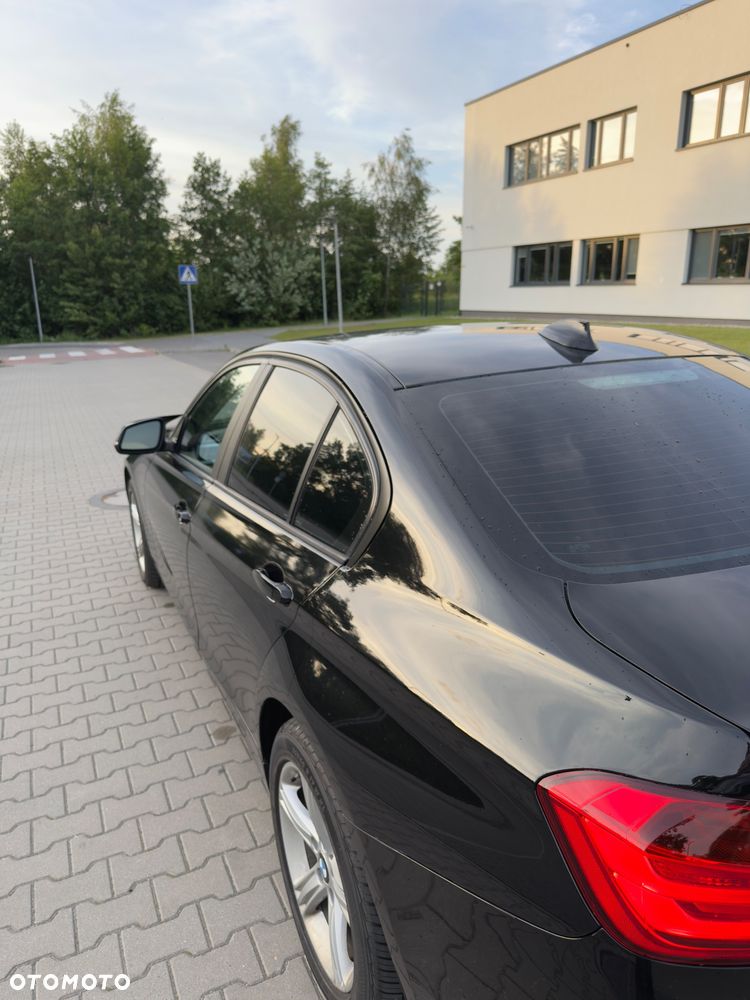 BMW Seria 3 328i xDrive Sport-Aut - 3