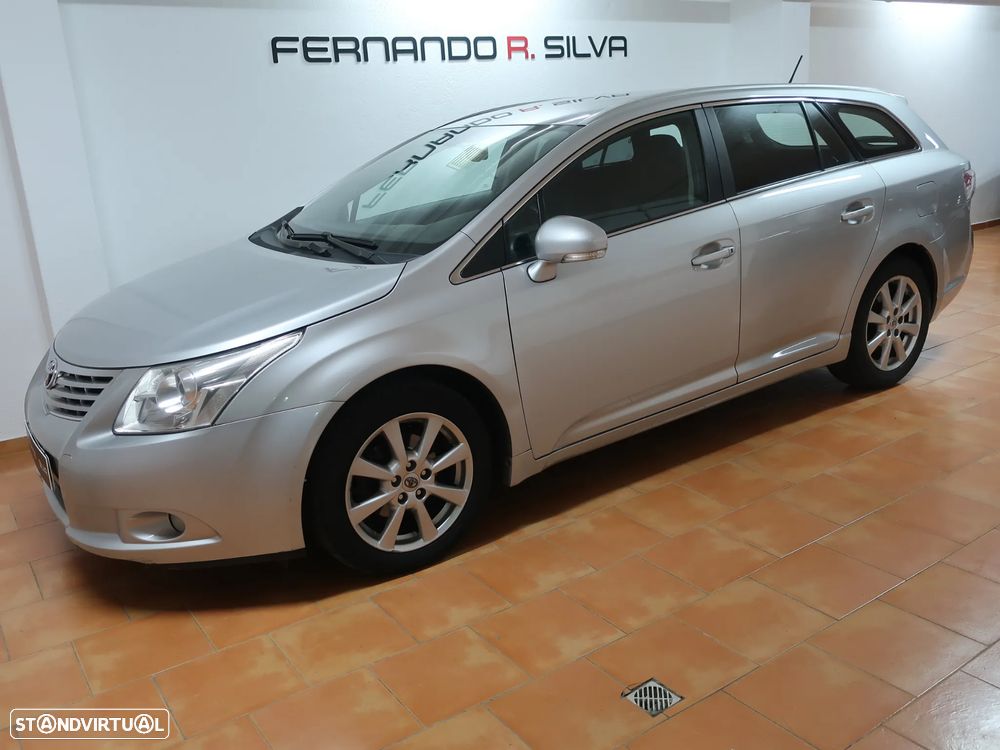 Toyota Avensis SW 2.0 D-4D Exclusive - 2