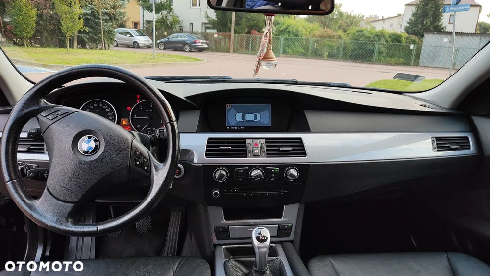 BMW Seria 5 520d - 32