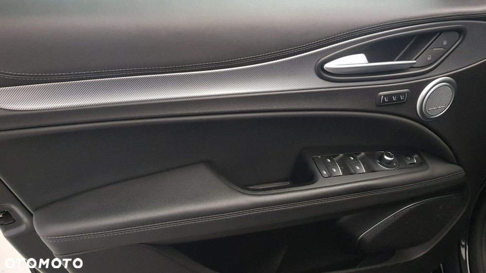 Alfa Romeo Stelvio - 19