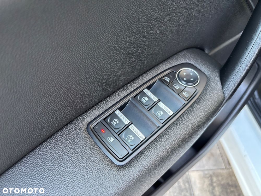 Renault Captur TCe 140 GPF INTENS - 15