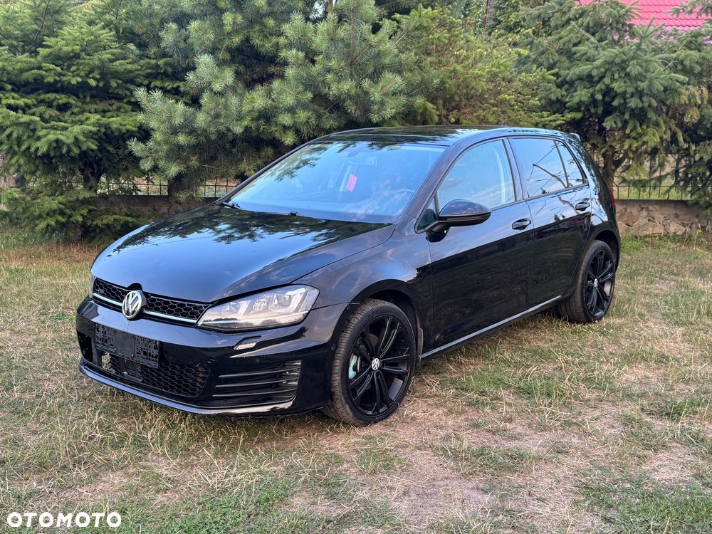 Volkswagen Golf - 2