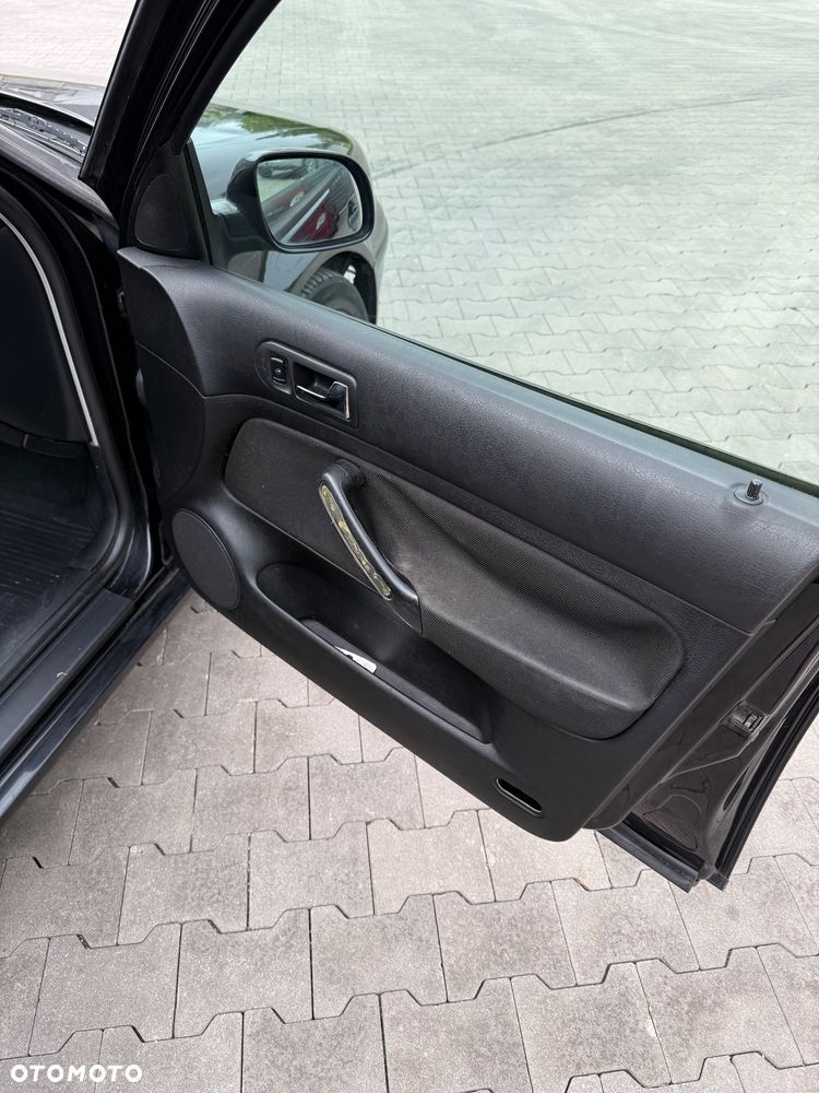 Volkswagen Golf 1.9 TDI Highline - 22
