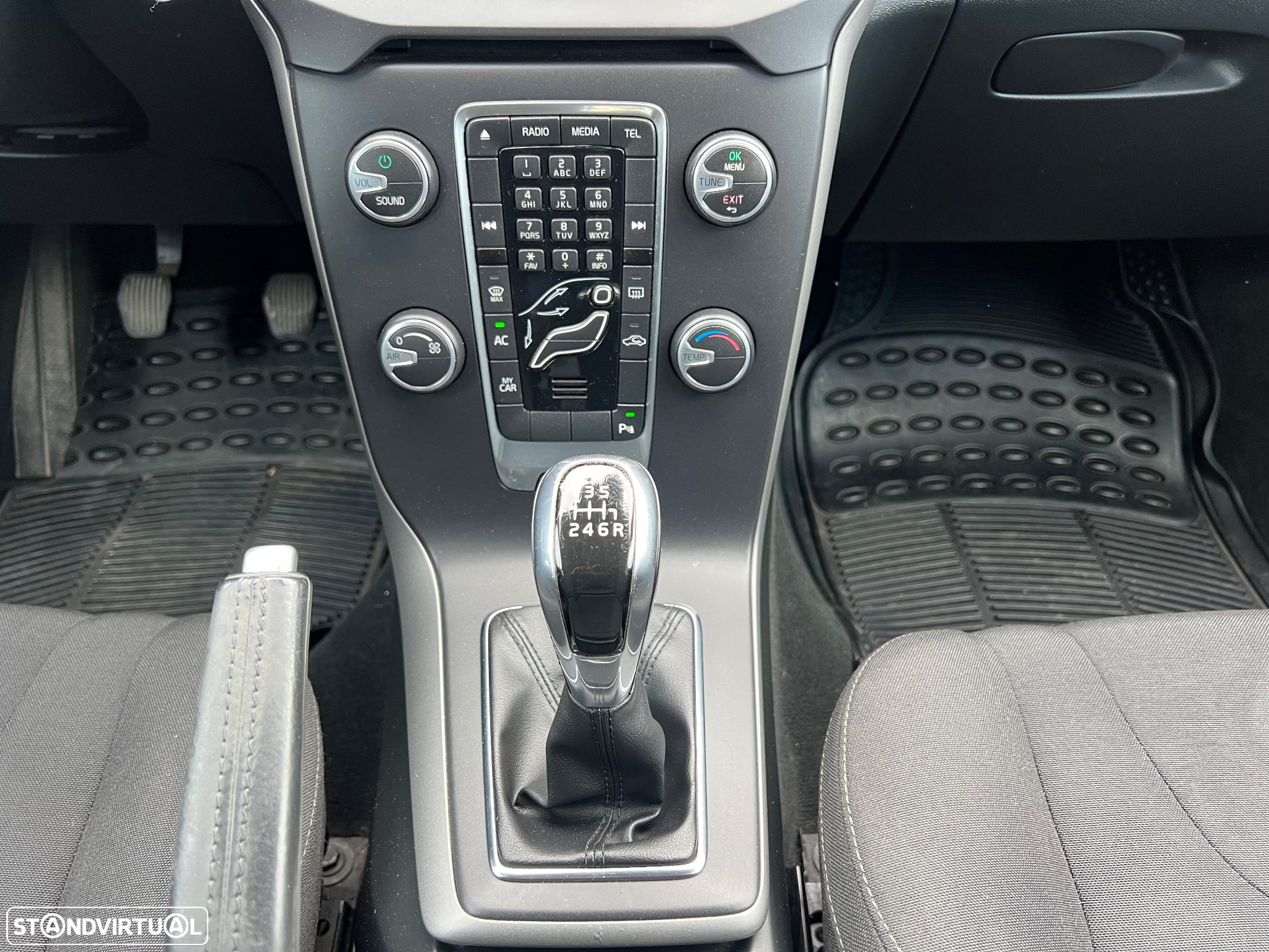 Volvo V40 2.0 D2 Momentum - 13