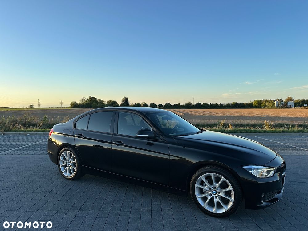 BMW Seria 3 320i - 11