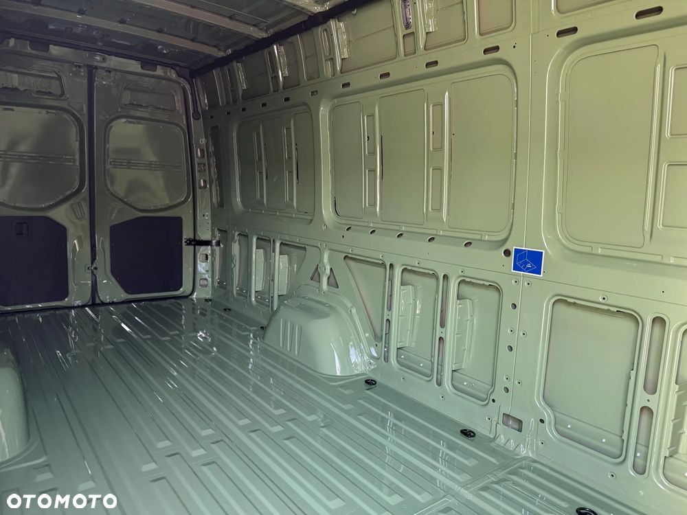 Mercedes-Benz Sprinter - 9