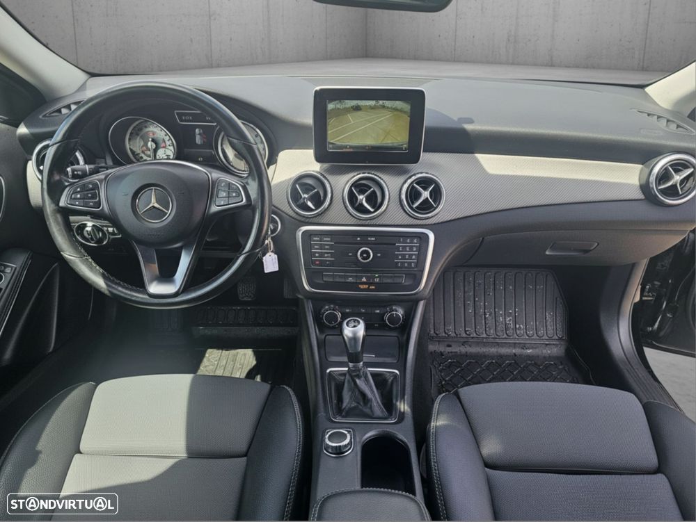 Mercedes-Benz GLA 180 - 10