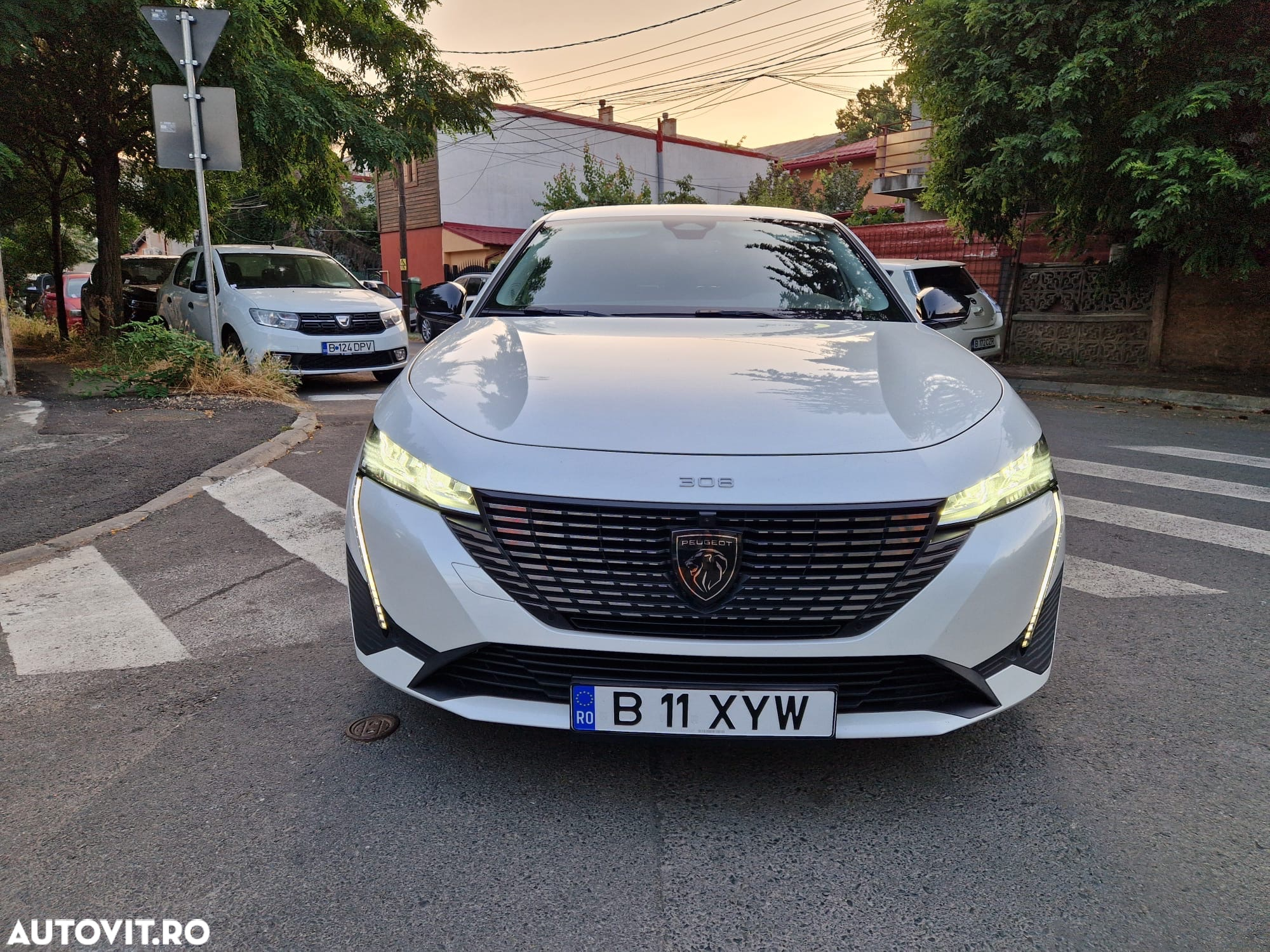 Peugeot 308 1.2 L PureTech Turbo S&S EAT8 Allure Pack - 6