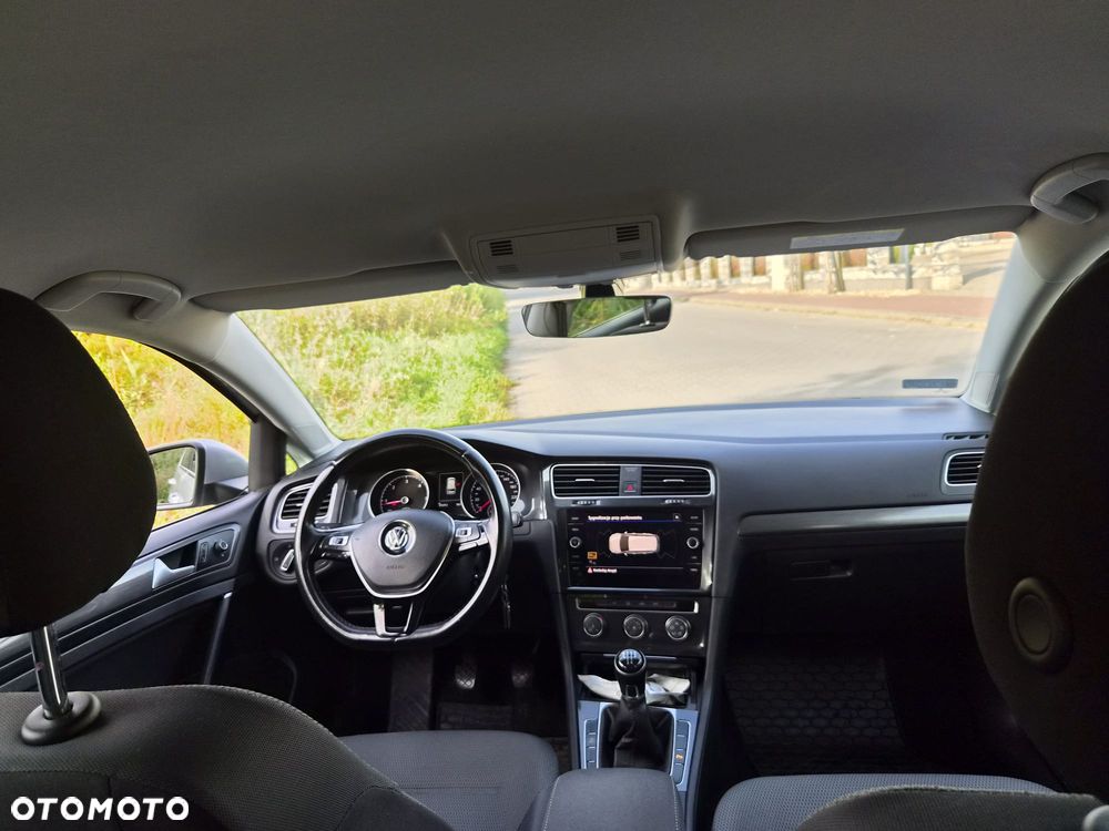 Volkswagen Golf - 10