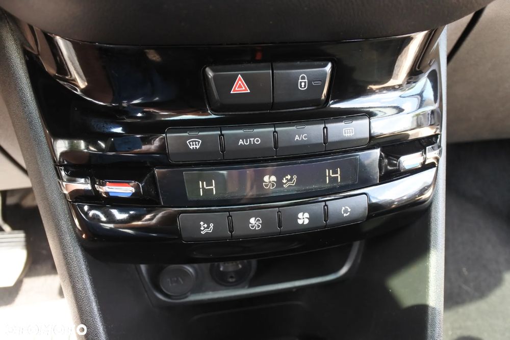 Peugeot 208 PureTech 82 Start & Stop Allure - 16