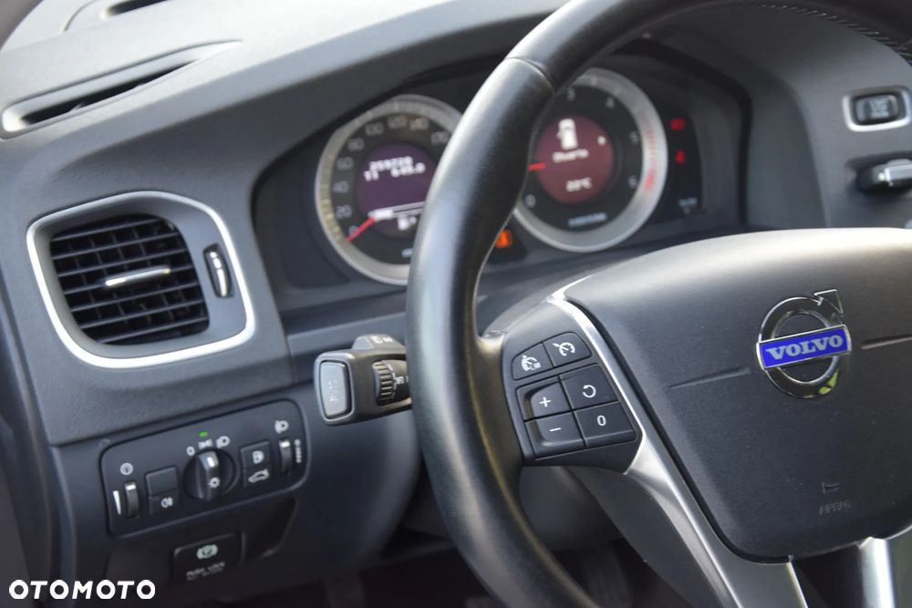 Volvo V60 D3 Momentum - 23