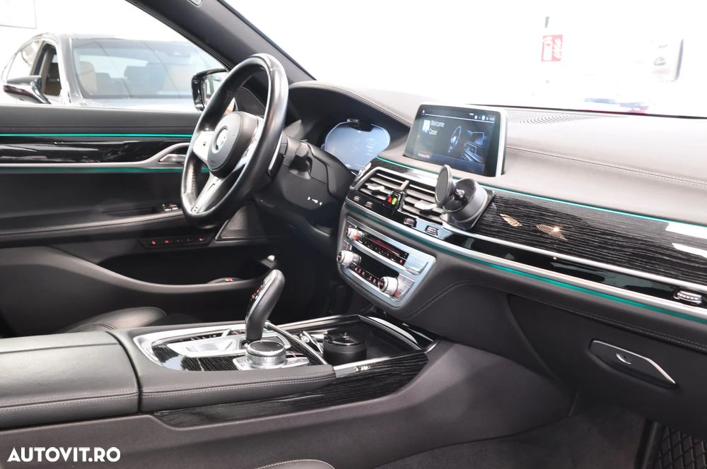 BMW Seria 7 730d xDrive MHEV - 10