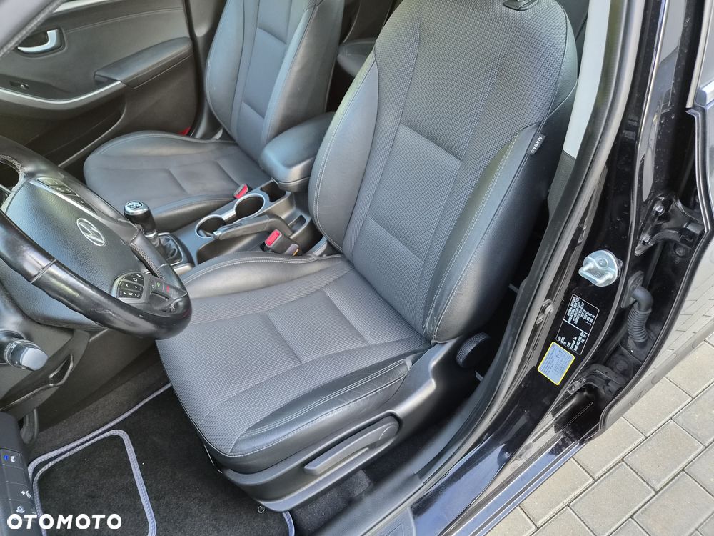 Hyundai i30 blue 1.6 GDI YES Gold - 23