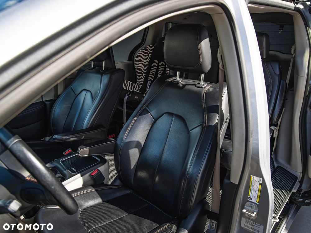 Chrysler Pacifica - 11