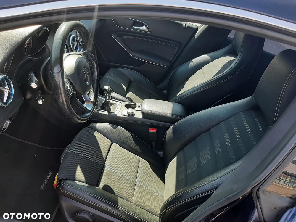 Mercedes-Benz CLA 200 d - 13