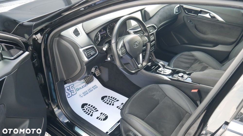 Infiniti Q30 - 11