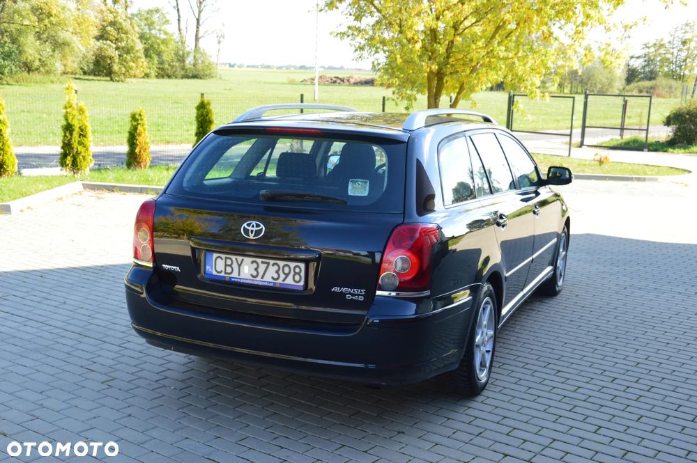 Toyota Avensis - 8