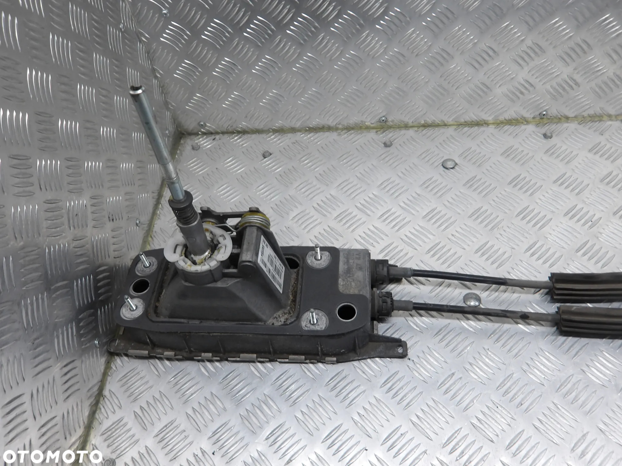 VW JETTA V 05-10 LEWAREK WYBIERAK ZMIANY BIEGÓW 1K0711049 - 4