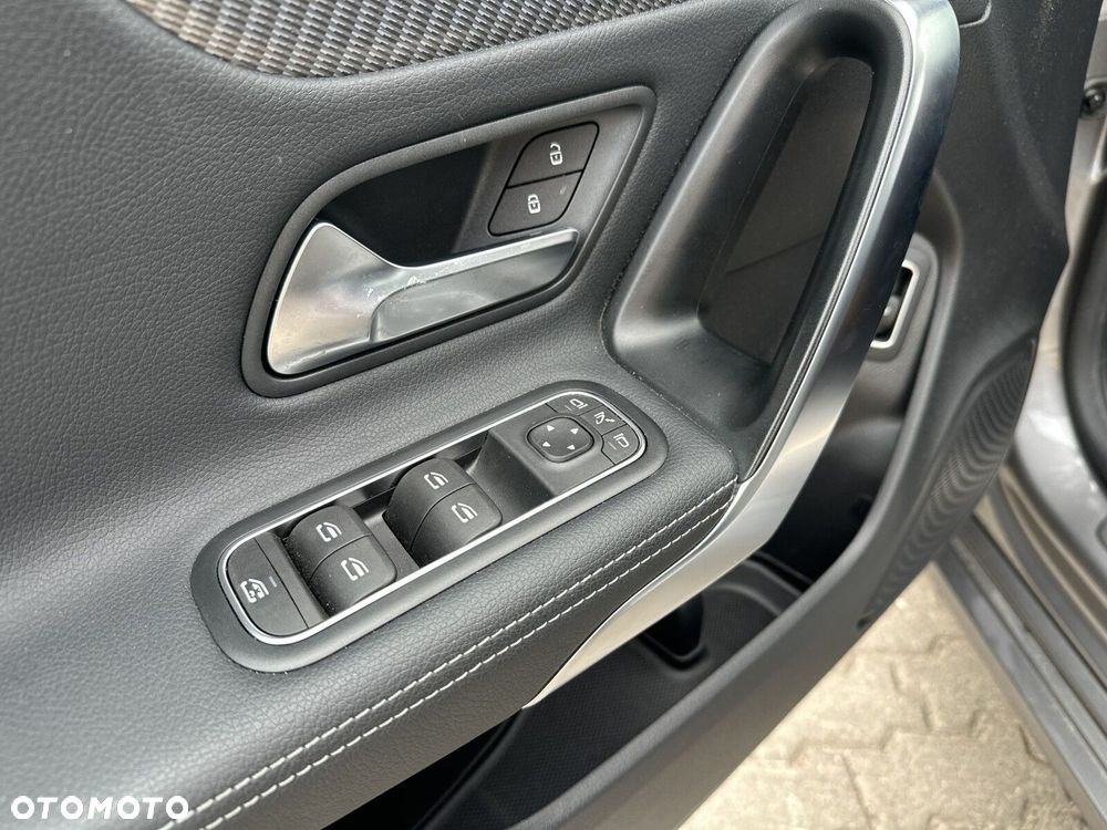Mercedes-Benz CLA 180 Progressive 7G-DCT - 23