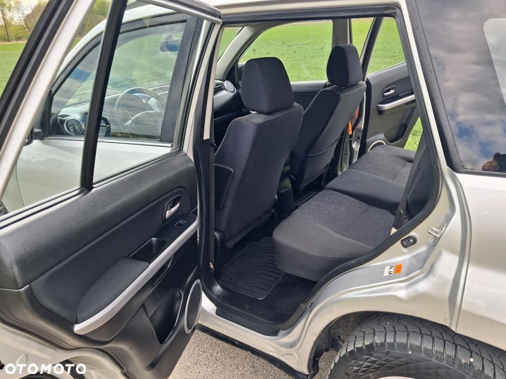 Suzuki Grand Vitara 2.0 - 26