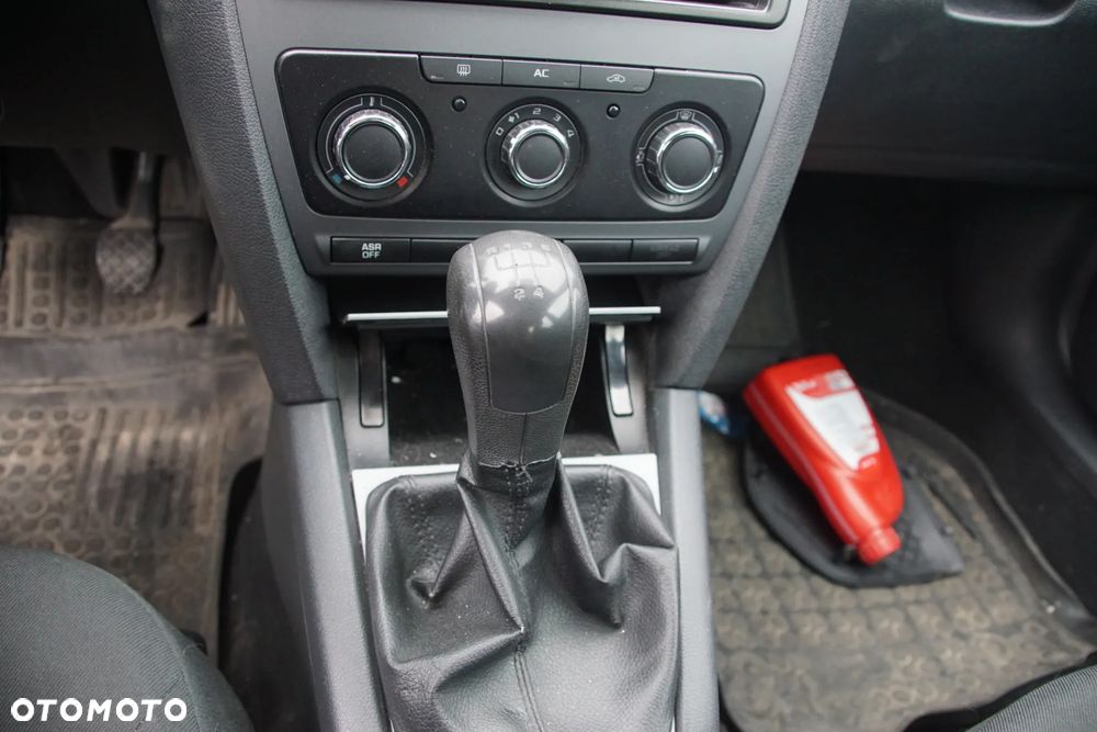 Auto na części - Skoda Octavia II Lift 1.6 MPI 102 KM BSE LVN LF9E 2011R Silnik Skrzynia Drzwi Maska Błotnik Zderzak Klapa Lampa Lusterko Klamka Szyba Deska Kokpit Sterownik Moduł Czujnik Licznik Panel Kierownica - 14