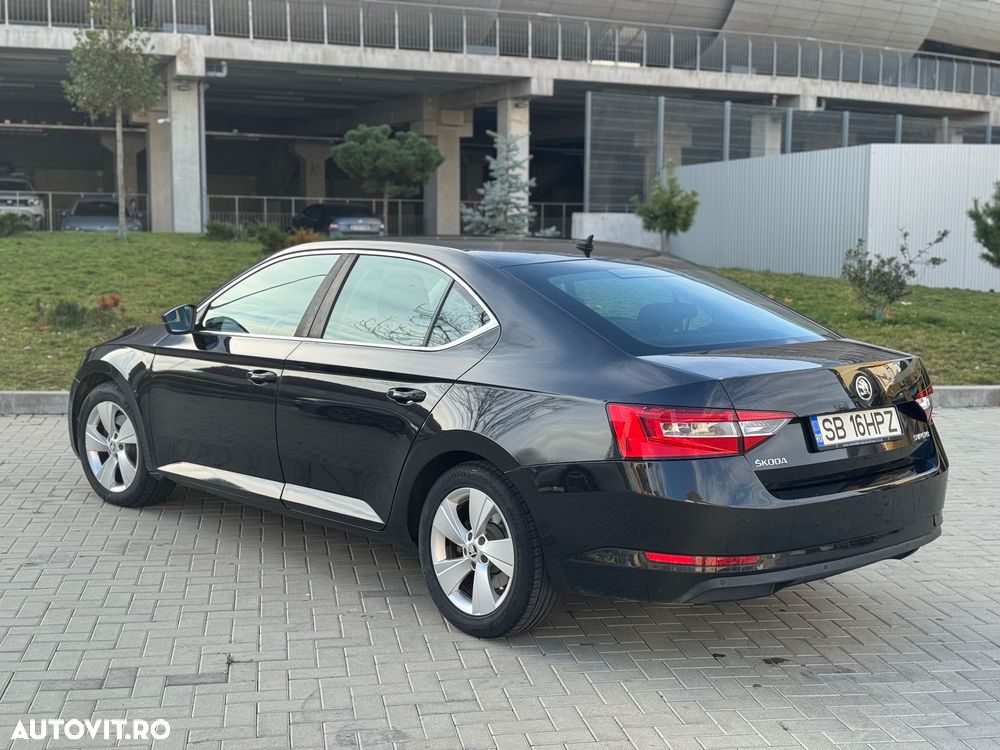 Skoda Superb 2.0 TDI DSG SportLine - 5