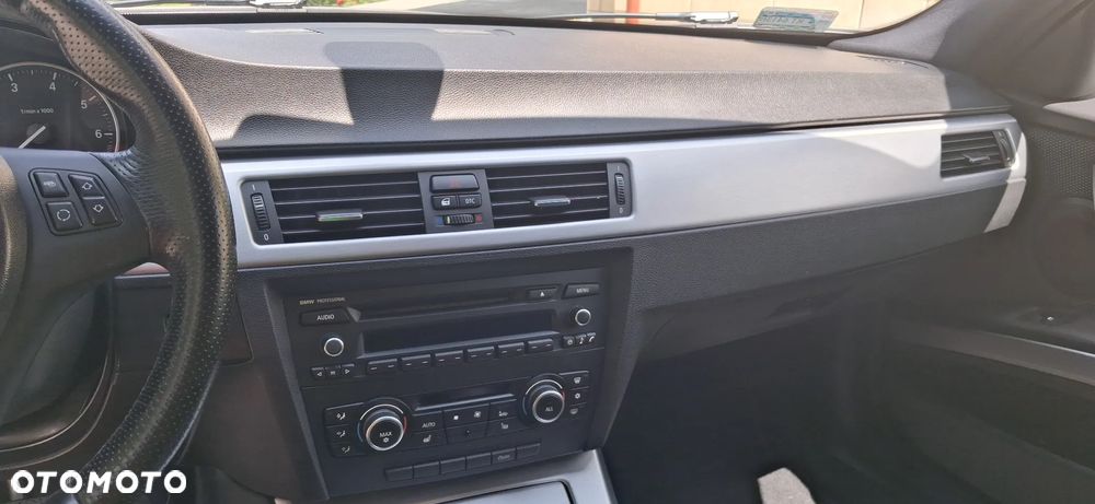 BMW Seria 3 318i Edition Sport - 11