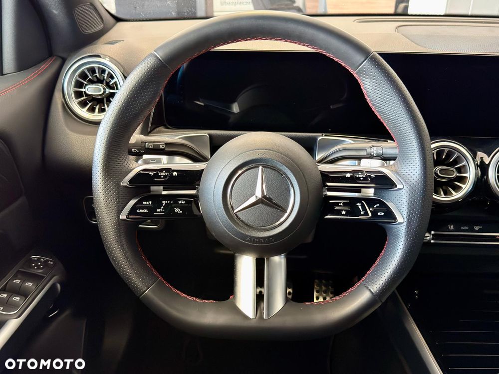 Mercedes-Benz GLB 200 mHEV AMG Line 7G-DCT - 16