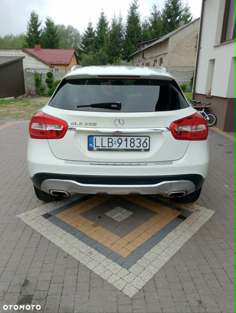 Mercedes-Benz GLA 250 7G-DCT Style - 4