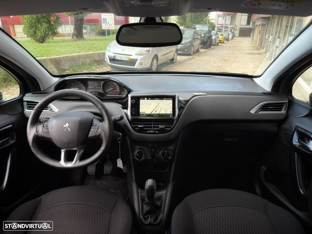 Peugeot 208 1.2 PureTech Signature - 5