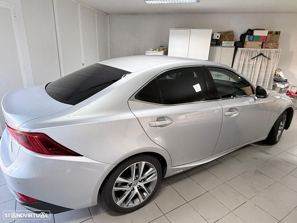 Lexus IS 300H - 3