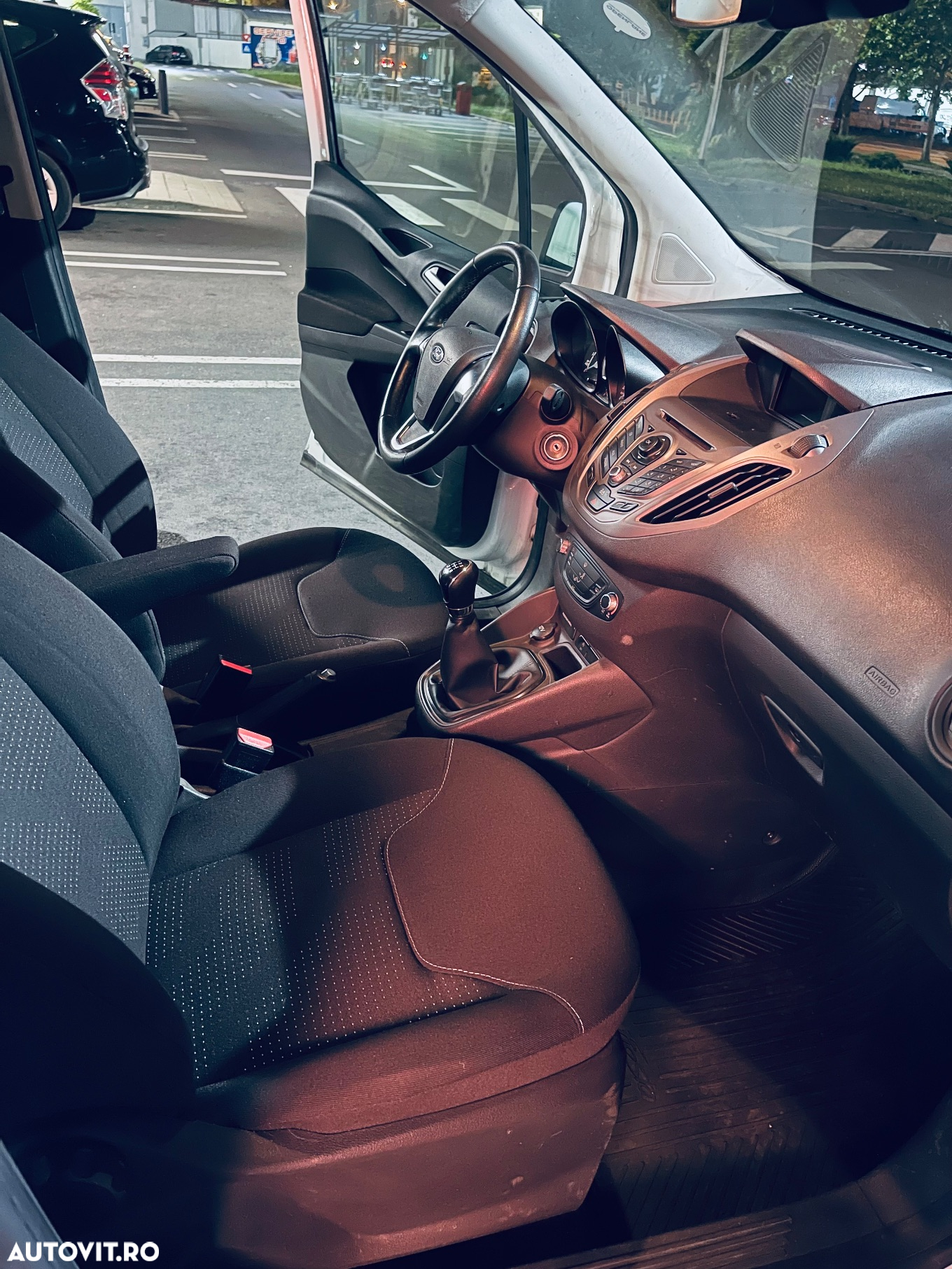 Ford Tourneo Courier 1.5 TDCi Trend - 11