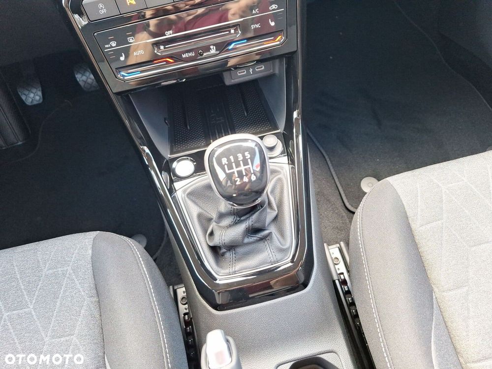 Volkswagen T-Cross - 15