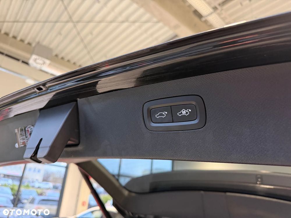 Volvo XC 90 T8 AWD Plug-In Hybrid R-Design 7os - 26