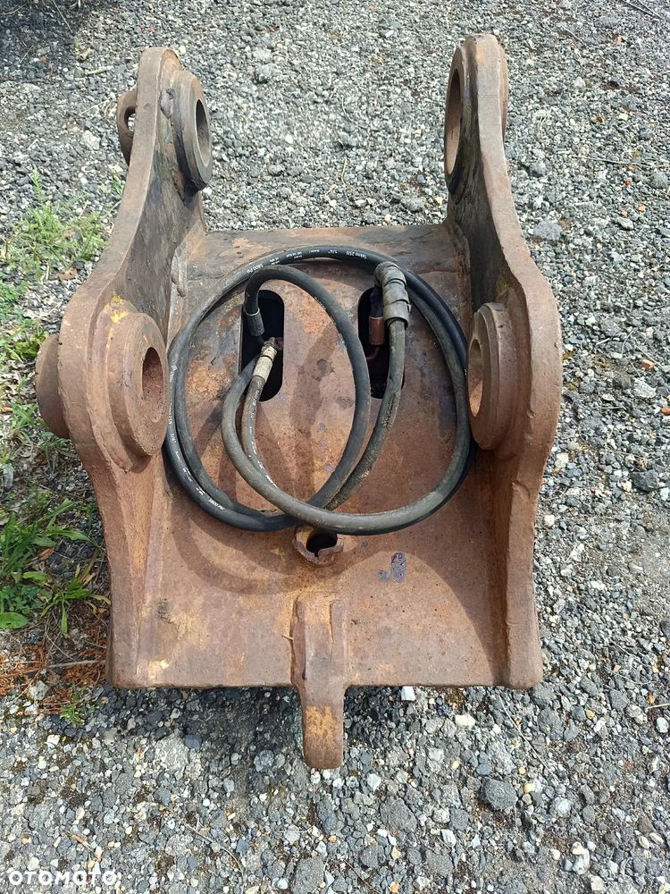 Szybkozłącze hydrauliczne do koparki sworzeń 70mm - 6