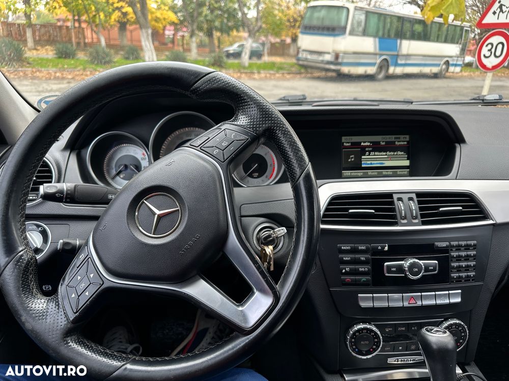 Mercedes-Benz C 220 d 4MATIC Aut. - 4