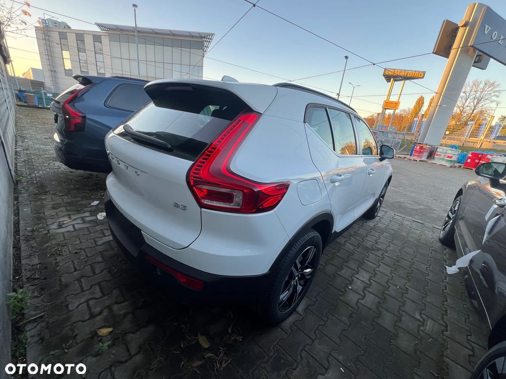 Volvo XC 40 B3 Plus Dark - 4
