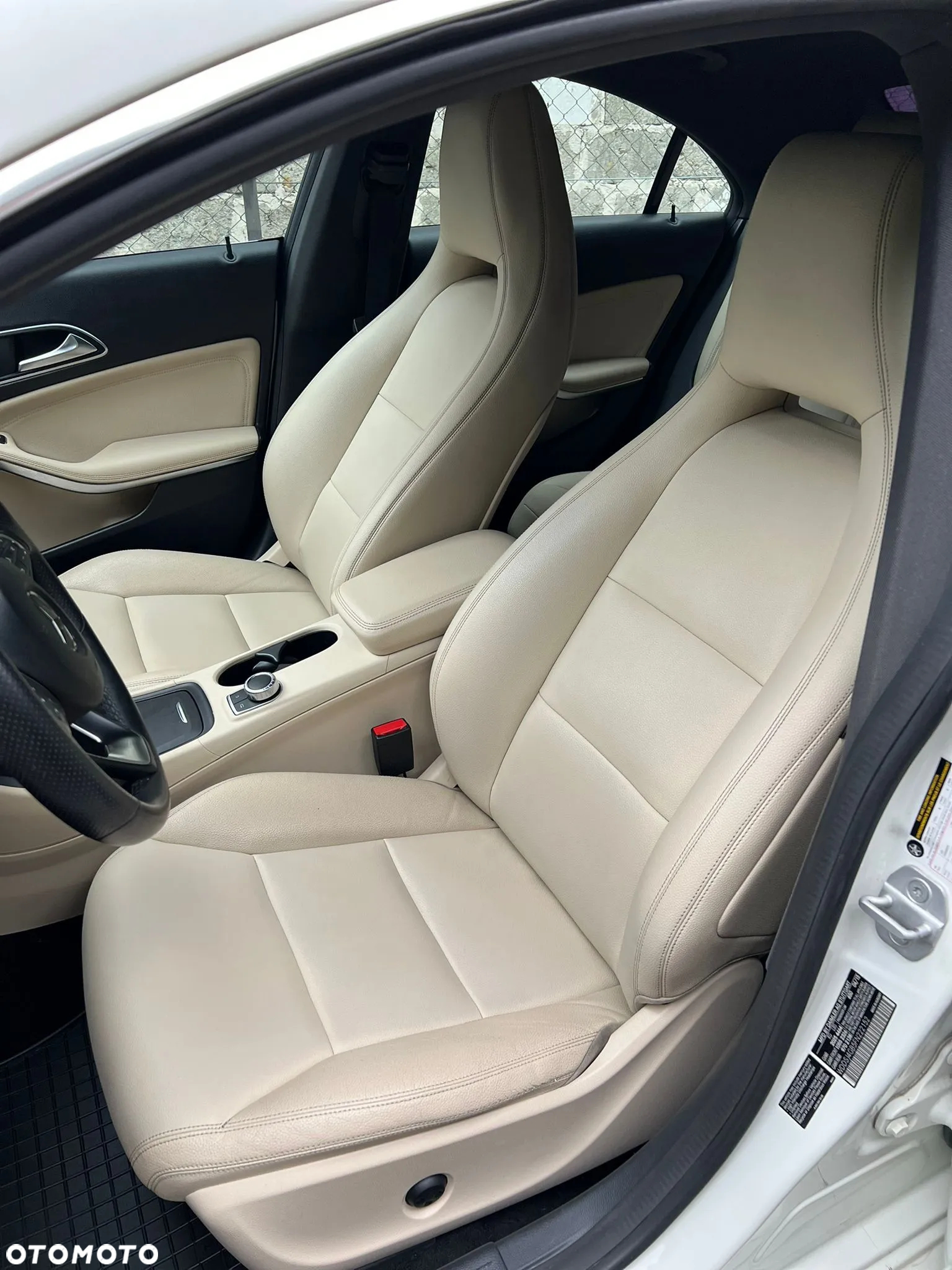 Mercedes-Benz CLA 250 4Matic 7G-DCT - 17