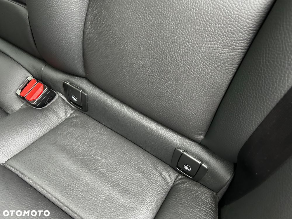 Volvo XC 60 T8 AWD Recharge Geartronic RDesign - 31