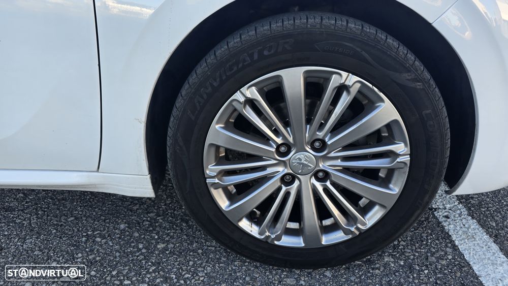 Peugeot 208 1.6 BlueHDi Style - 24