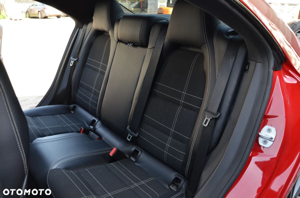 Mercedes-Benz CLA 200 Urban - 33