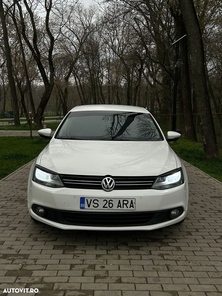 Volkswagen Jetta - 2