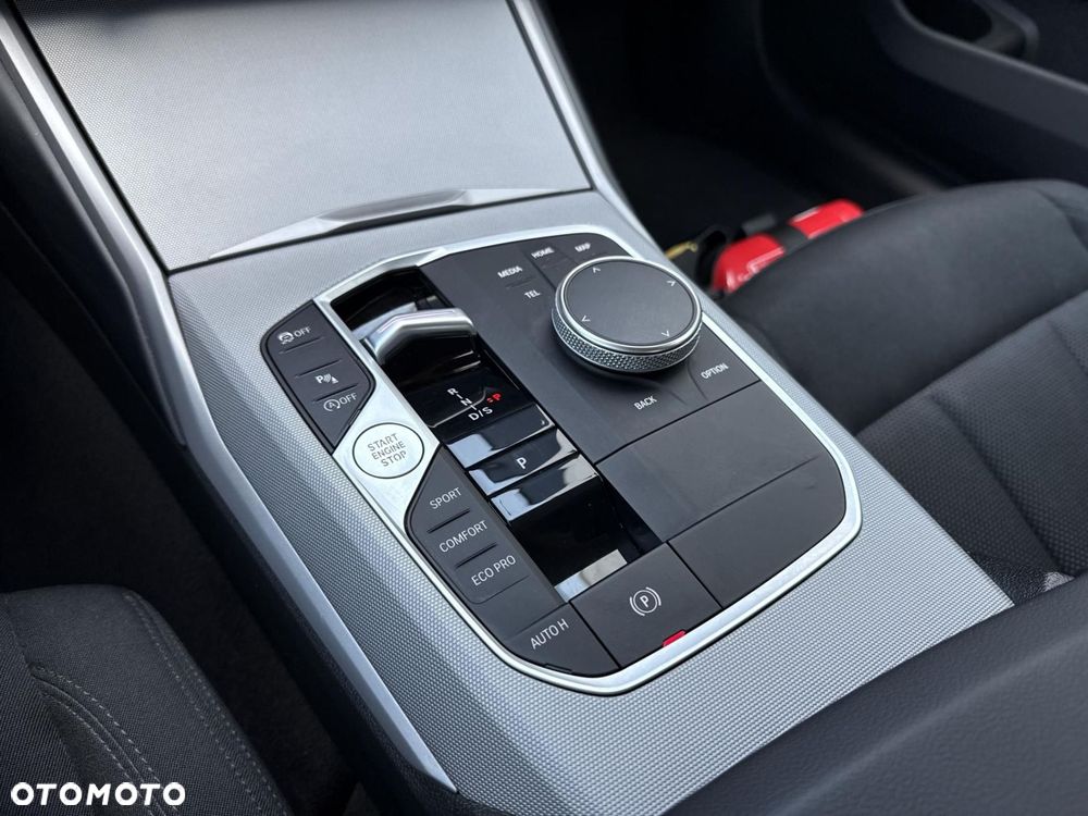 BMW Seria 3 320i - 16