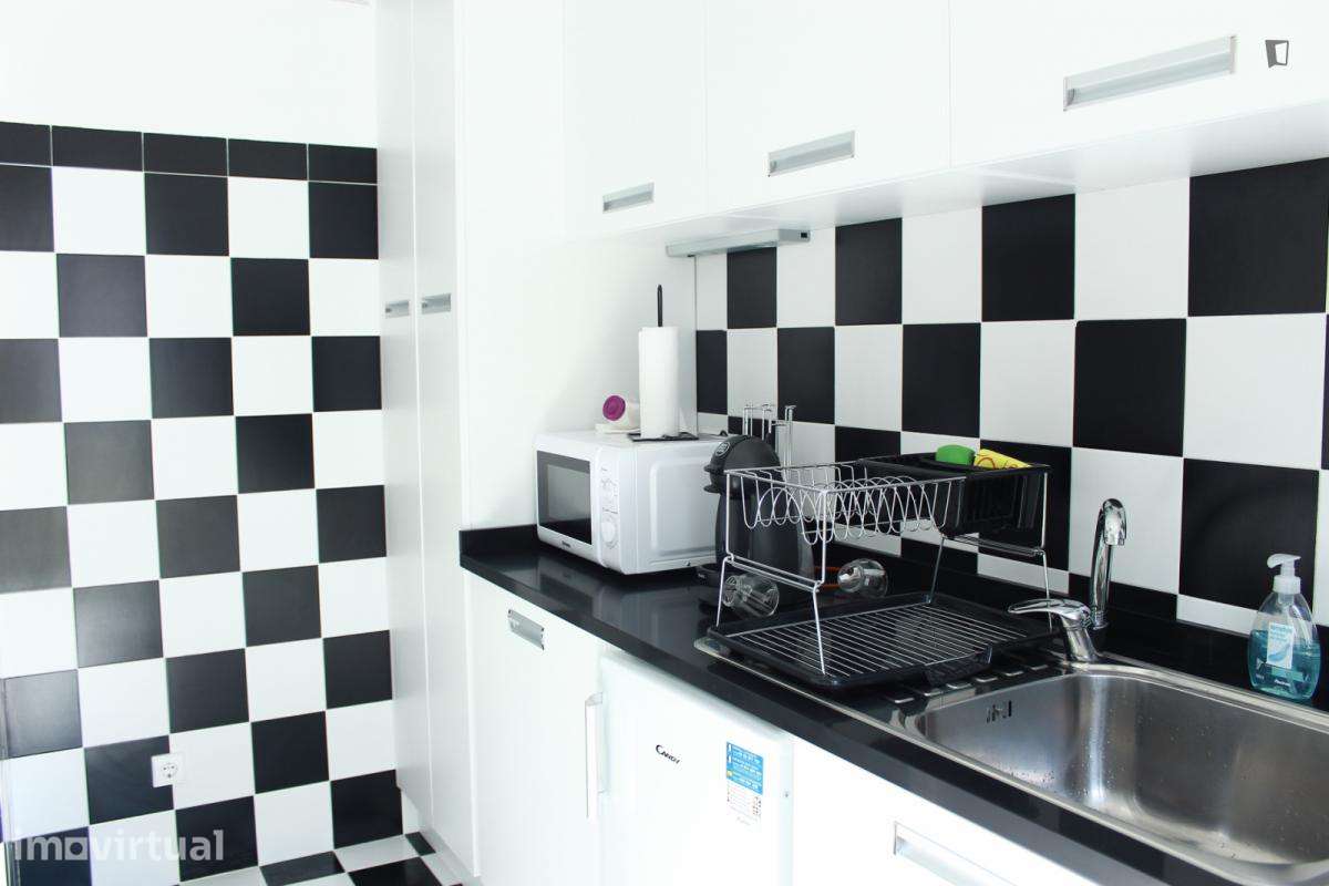 Apartamento com 1 quartos - localizado em Paranhos Porto - Grande imagem: 2/24