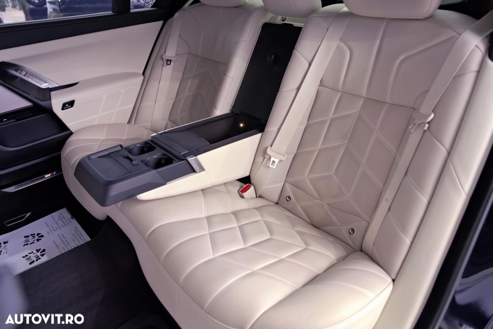 BMW Seria 7 750e xDrive - 27