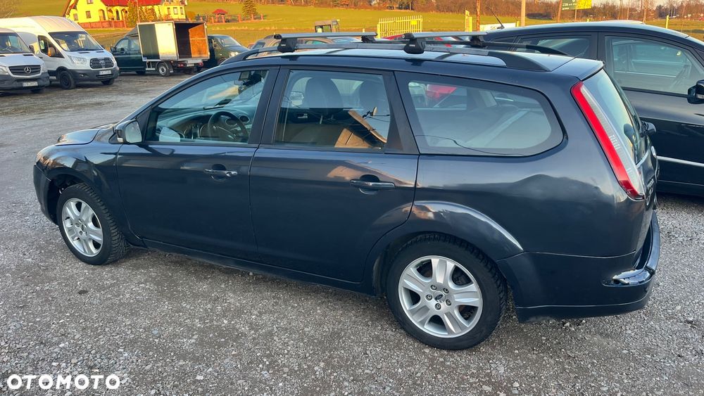 Ford Focus 1.6 Ambiente - 9