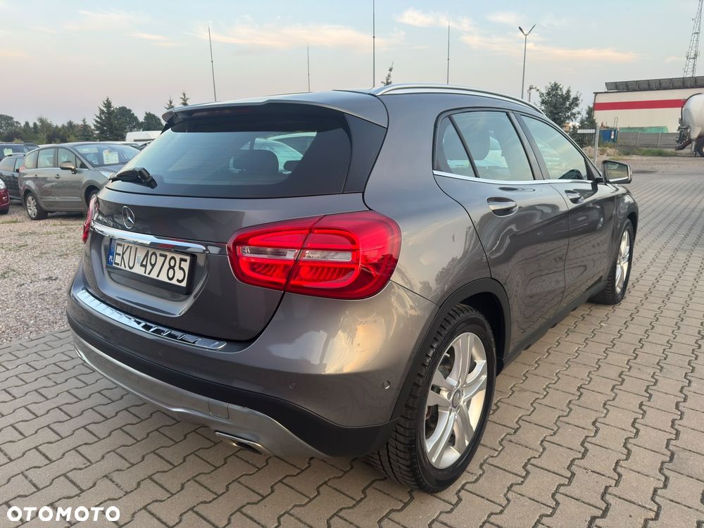Mercedes-Benz GLA - 32